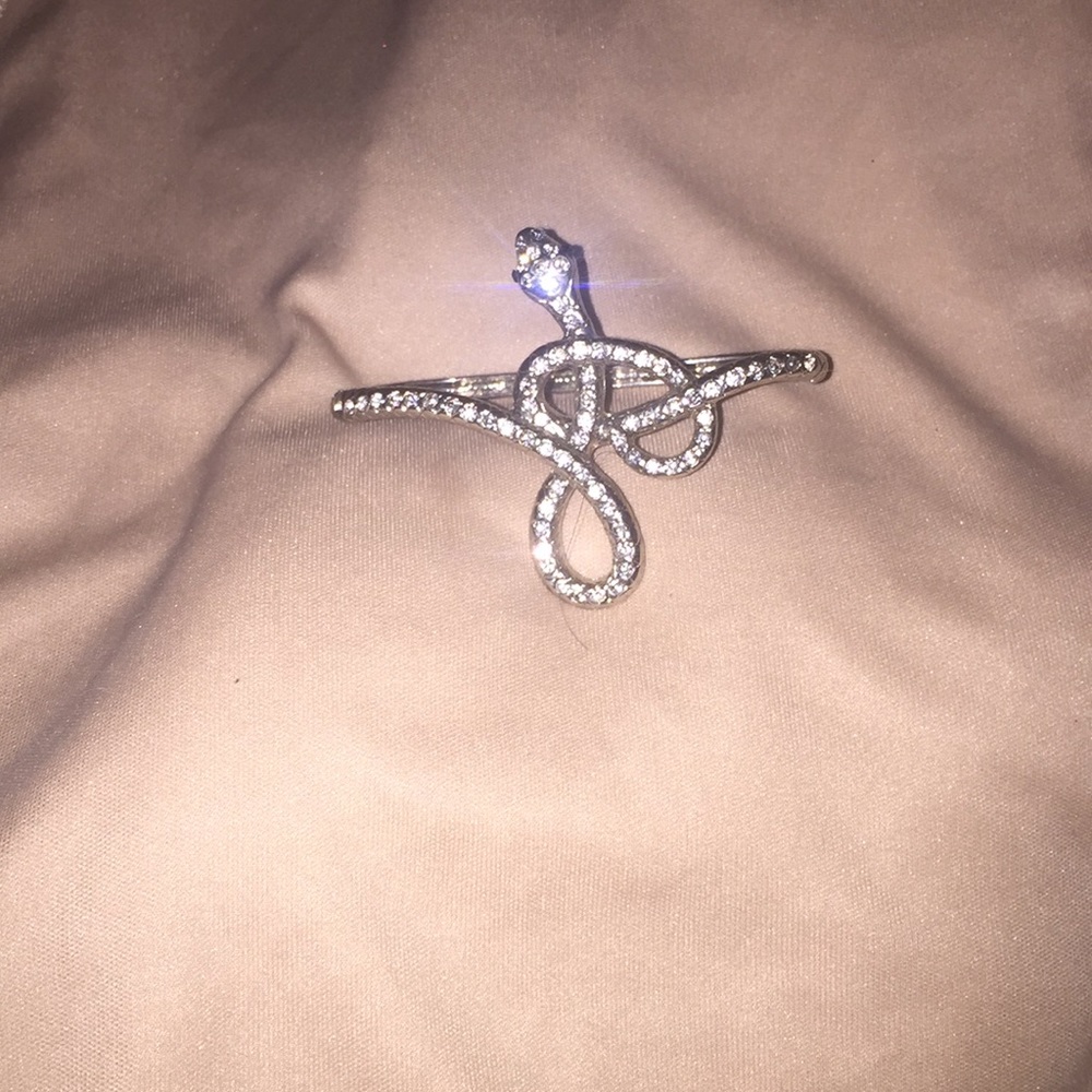 Hand jewelry